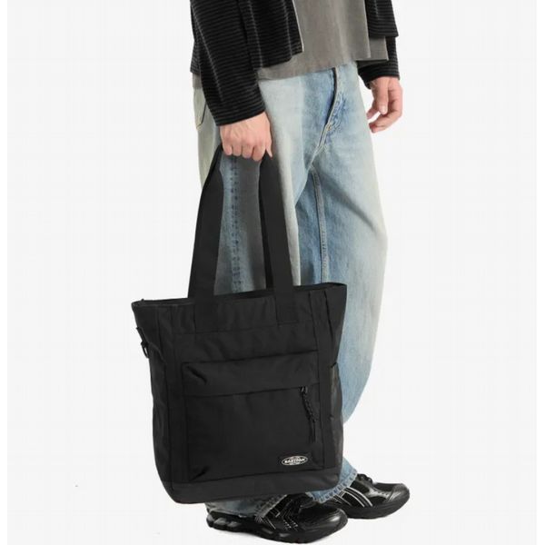 Eastpak ICON TRAVEL TOTE ON BLACK