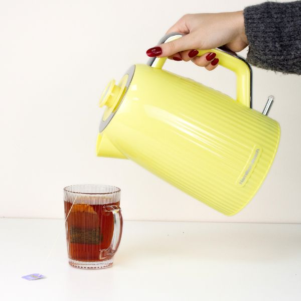 Hamilton Beach Miami Kettle and 2 Slot Toaster Banana Split